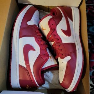 AIR JORDAN 1 LOW Size 11 Cardinal/white